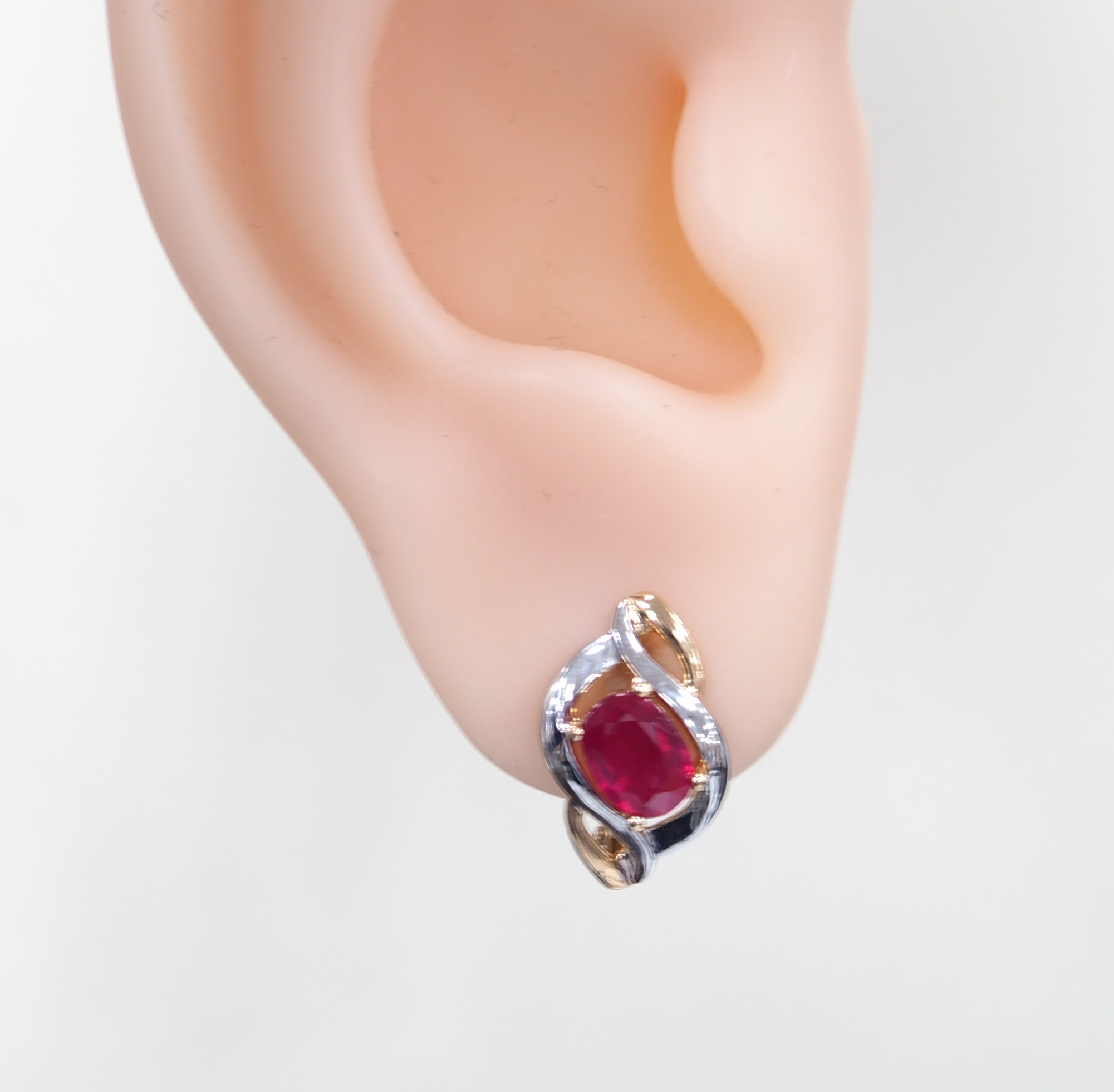 Серебряные серьги 925 пробы; вставки 2 Рубин F/2 2,364;